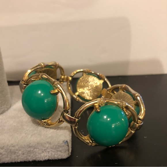 Stella Dot “Zinnia” Statement Bracelet, gold tone with green cabochons - Picture 3 of 15